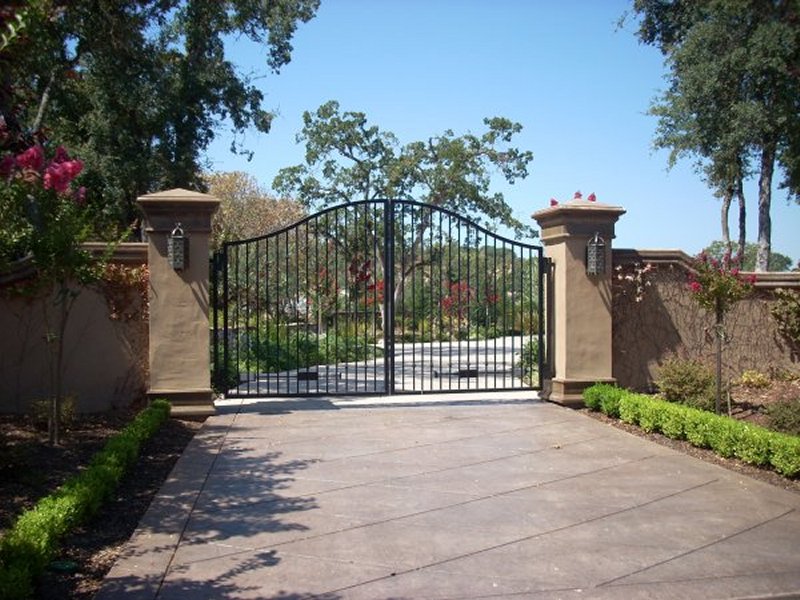 Arched entry gates